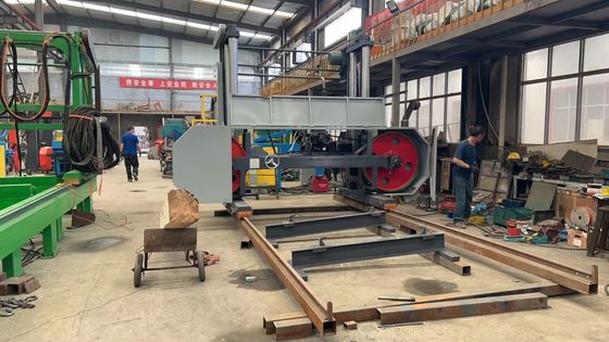 80HP محرك الديزل تعمل بهدف العمل الثقيل أفقي الشريط منشار للعمل على الخشب