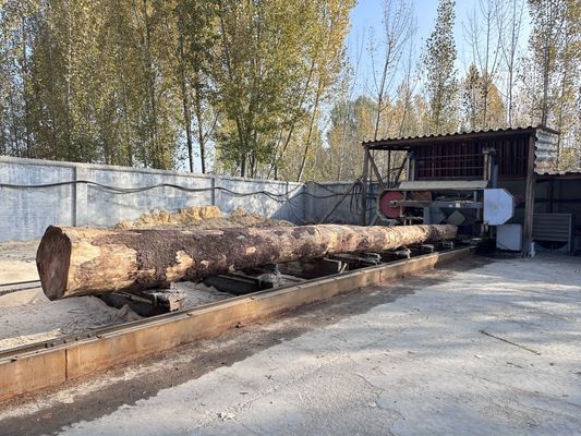80HP محرك الديزل تعمل بهدف العمل الثقيل أفقي الشريط منشار للعمل على الخشب